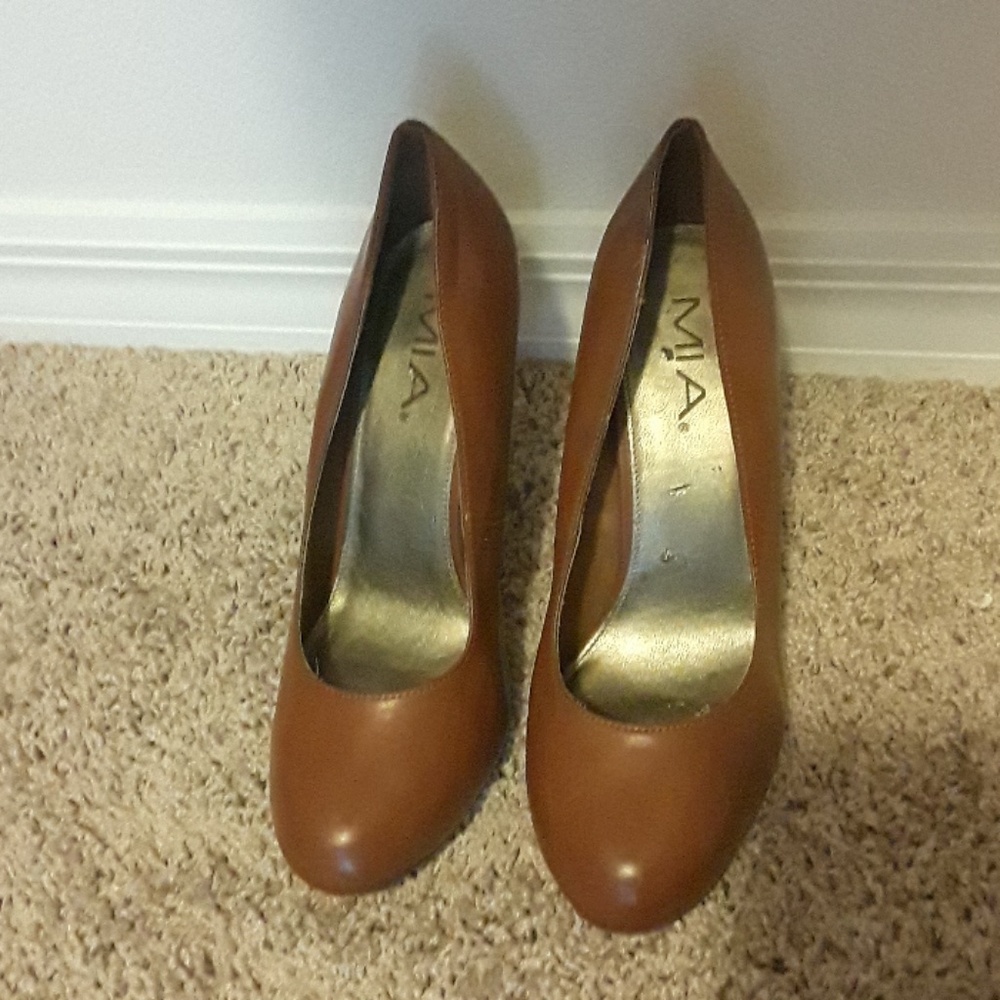 Pumps - Picture 2 of 3